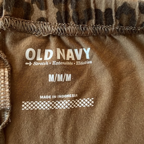 Women’s Bundle of 3 Old Navy Leopard/Animal Print Leggings - Picture 5 of 12